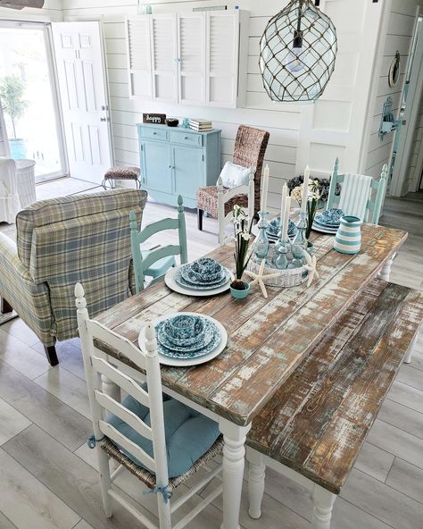 Beach House Small Dining Table, Refurbished Dining Room Table Ideas, Beach House Table Decor, Condo Beach Decorating, Costal Cottage Kitchens, Costal Beach Houses Interior, Small Beach House Interior Design, Beach Cottages Coastal, Beachy Kitchen Table