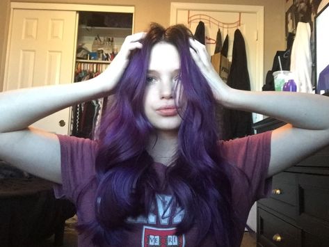 Purple Over Brown Hair No Bleach, Dark Roots Purple Hair, Purple Hair With Brown Roots, Purple Hair With Black Roots, Dark Purple Hair With Black, Black Roots Purple Hair, Dark Purple Hair Curly, Purple Hair With Black, Purple Hair Outfit What To Wear With