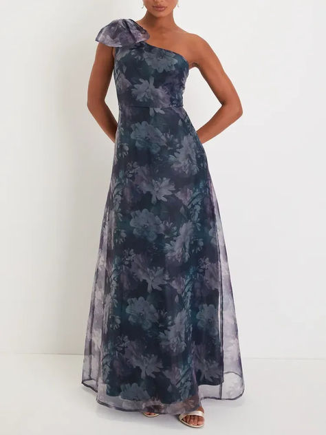 Even moms deserve to keep cool while looking hot. Organza Formal Dress, Mob Dresses Summer, Formal Dresses For Older Women, Blue Mother Of The Bride Dress, Formal Wedding Guest Dress Summer, Funky Formal, Bride Era, Dress Organza, Gown Ideas