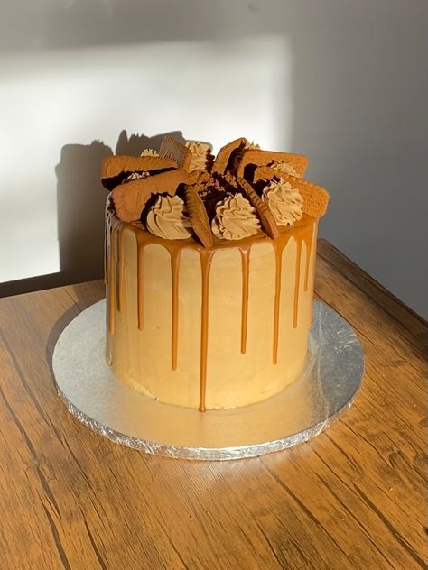 Lotus Biscoff Cake, Lotus Cake, Model Cake, Deserts Cupcakes, Biscoff Cake, Pastel Cakes, Making Cakes, Birthday Cake For Him, Lotus Biscoff