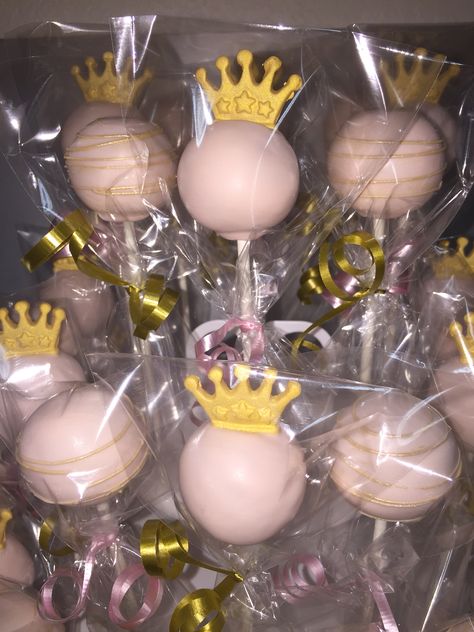 Princess themed cake pops www.facebook.com/FriscoCakePopShop  www.instagram.com/FriscoCakePopShop  www.FriscoCakePopShop.com Crown Cake Pops, Princess Themed Cake, Princess Cake Pops, Themed Cake Pops, Queen Design, Crown Cake, Pop Queen, Princess Cake, Cakepops