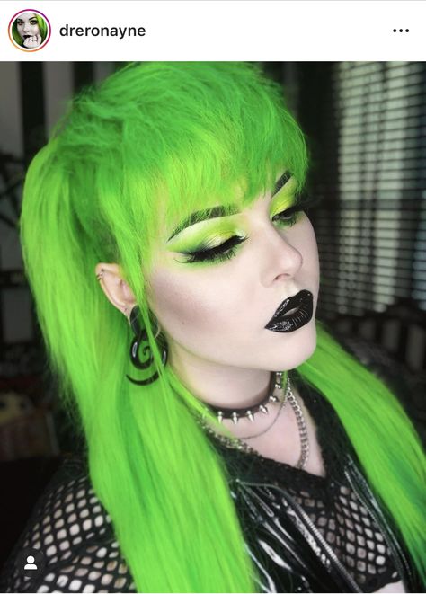 Emo Green Hair, Neon Green Goth Makeup, Green Goth Makeup Looks, Double Hair Color, Green Goth Hair, Green Hair Makeup, Green Alt Makeup, Neon Green Makeup Looks, Neon Green Makeup