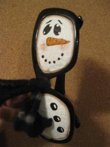 For our family’s 2nd annual ornament-making fest, I scoured the internet for many months before coming across the cutie I will be showing you. We make other ornaments besides snowmen, but the… Eyeglass Ornaments, Snowman Glasses, Christmast Gift, Christmas Boutique, Make A Snowman, Homemade Christmas Decorations, Diy Snowman, Painted Glasses, Snowman Faces