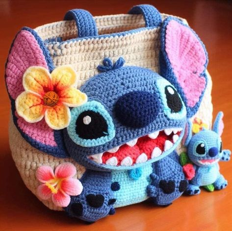 Bag Crochet Lilo And Stitch Pattern - Crafts of the Mommy Crochet Hairband, Crocheted Bags, Crochet Dog Patterns, Bags Pattern, Gilet Crochet, Crochet Disney, Potli Bag, Womens Crochet Patterns, Crochet Bag Pattern Free