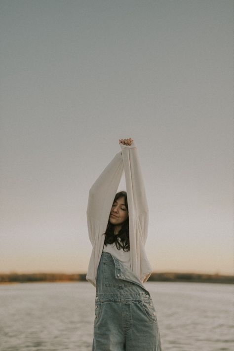 Sunrise at the beach, sunset photoshoot, portrait photography, senior pictures, beach picture ideas, winter beach outfit, overalls winter, denim overalls Beach Side Photoshoot Ideas, Lake Side Photoshoot, Overall Photoshoot, Lake Poses Picture Ideas, Lake Portrait Photography, Winter Beach Pics, Photoshoot By The Lake, Dock Photoshoot, Lake Photoshoot Ideas