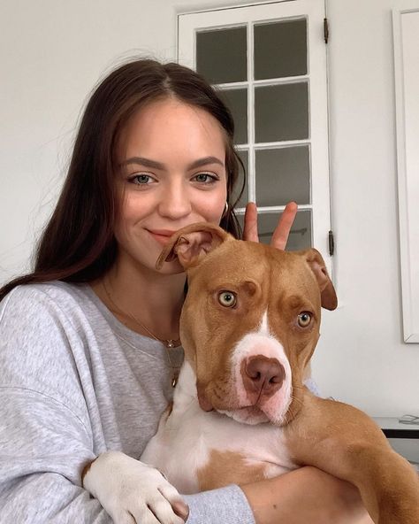 Claudia Sulewski on Instagram: “my bunny🐰🐣” Pictures With Dogs Instagram, Models With Dogs, Dog Instagram, Girl With Dog, Woman With Dog, Pictures With Cats Instagram, Photos With Puppy Instagram, Woman With Dog Photography, Claudia Sulewski