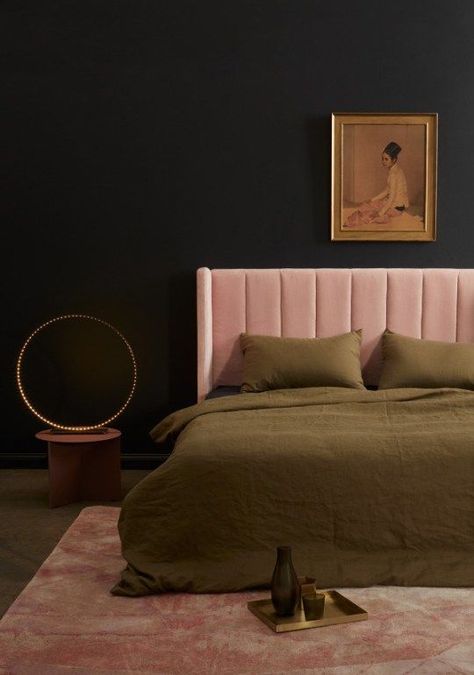 blush headboard with green sheets                                                                                                                                                     More Mid Century Bedroom, Velvet Furniture, Mid Century Modern Bedroom, Velvet Headboard, Dark Walls, Romantic Bedroom, Dark Interiors, Black Walls, Luxurious Bedrooms