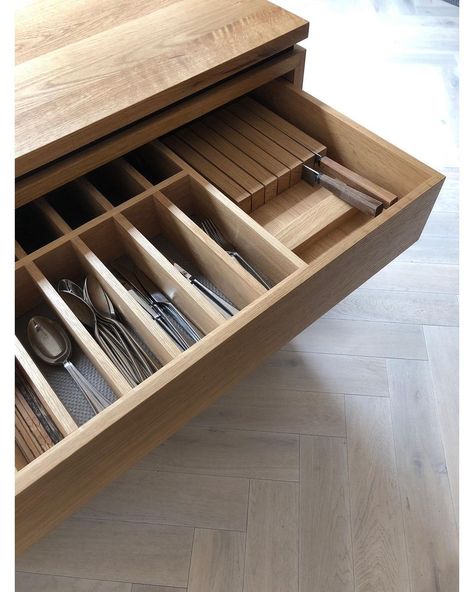 WG Studios on Instagram: “Bespoke cutlery and knife block in our recent kitchen. How would you organise yours?” Kitchen Inserts, Knife Block Drawer, Knife Organization, Cutlery Drawer, Drawer Organization, Kitchen Cabinet Drawers, Kitchen Interior Design Modern, Drawer Organizers, Cabinet Drawers