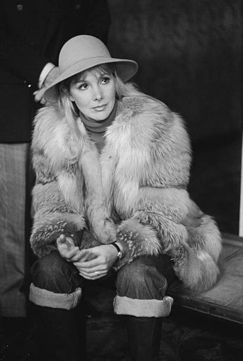 Susan Hampshire during rehearsals for The Circle. Festival Theatre, Chichester. 1976. Susan Hampshire, Mens Fur, Chichester, English Actresses, Vintage Fur, White Fur, The Circle, Fox Fur, Fur Jacket