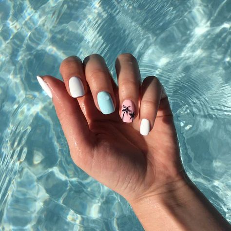 Easy and Free Summer Nail Designs for Beginners Palm Spring Nails, Beach Art Nails, Palm Nails Tropical, Nails With Palm Tree Design, Palm Tree Nails Design, Palm Trees Nails, Palm Springs Nails, Nails With Palm Trees, Leopard Print Nail Designs