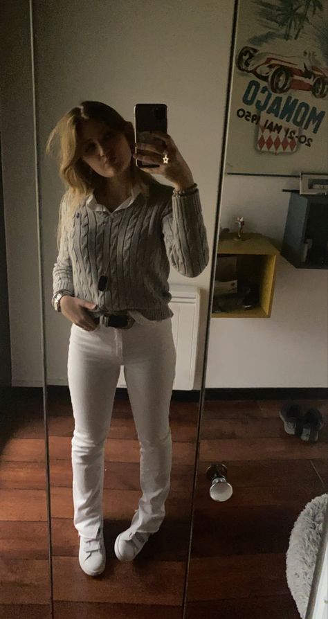 Ralph Loren, Tommy Hilfiger Jumper, Jumper Outfit, Stockholm Style, Zara Shirt, Stockholm Fashion, White Pants, Fall Outfit, Stockholm