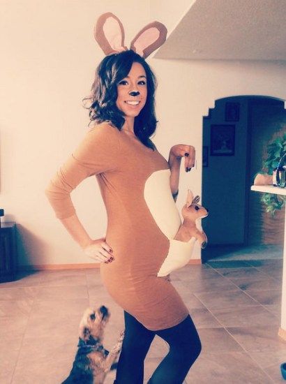 The best roundup of Halloween costumes for pregnancy. Over 60 ideas for maternity Halloween costumes. Save this for when you're pregnant! Halloween Costumes Pregnant Women, Kangaroo Costume, Pregnancy Costumes, Halloween Pregnancy Announcement, Pregnant Halloween Costumes, Costume Carnaval, Pregnant Halloween, Diy Kostüm, Hallowen Costume