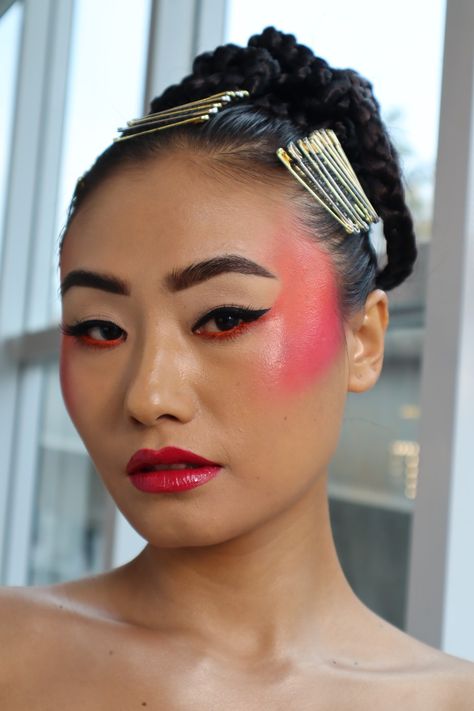 Makeup inspired from 80s-90s Modern 80s Makeup, 80s Fashion Makeup, Makeup Demo, Makeup Asian, 80s Makeup, Makeup Inspired, 90s Makeup, Makeup Eyeshadow Palette, Graduation Photos