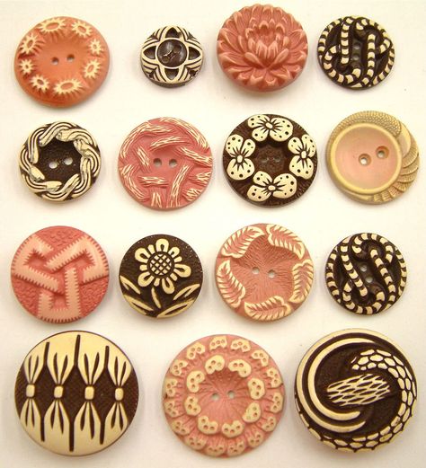 15 Vintage Chocolate & Pink Buffed Celluloid Buttons Retro Buttons, Buttons Art, Button Collecting, Vintage Chocolate, Vintage Sewing Notions, Vintage Celluloid, Types Of Buttons, Pink And Brown, Button Cards