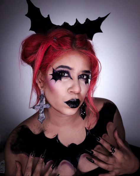 Bat 🦇 makeup 🖤☠️ 🕸️ makeup for Halloween 2024 😩🖤🎃 #31DaysOfHalloween Halloween #imagic Makeup by : @imagiccosmetics Easy halloween bat 🦇 Morphe x James Charles #HalloweenMakeup #Halloween #HalloweenInspo #SFX #SfxMask #beetlejuicebeetlejuice #31DaysOfHalloween #31daysofhalloween Halloween Bat Inspired Makeup, Bat Face Makeup, Bat Costume Makeup, Bat Makeup, Bat Costume, 31 Days Of Halloween, James Charles, Halloween Inspo, Halloween Bats