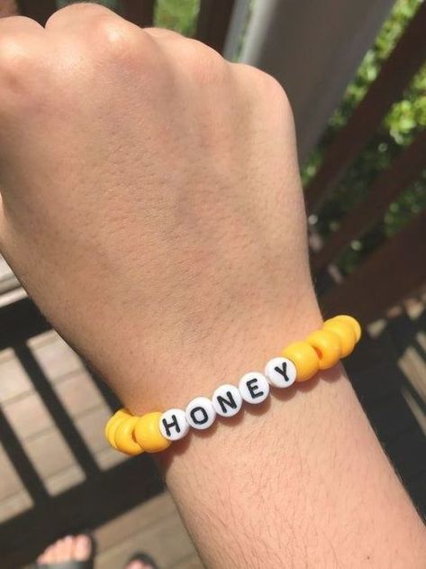 Friendship Bracelets Aesthetic, Bracelets Aesthetic, Hi Honey, Aesthetic Bracelet, Bracelet Aesthetic, Pony Bead Bracelets, Bracelet Trendy, Bracelet Summer, Summer Bracelet