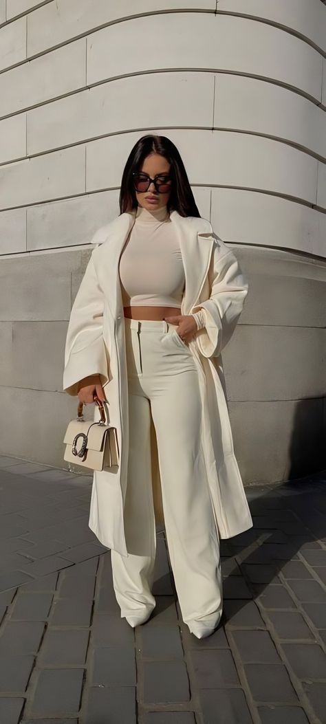 Dress For Rainy Weather, Outfit Ideas Elegant Chic, Libra Venus Style Outfits, Romantic Fashion Aesthetic, Luxury Outfits Classy, Vinter Mode Outfits, Look Kylie Jenner, Cute Professional Outfits, Dressy Casual Outfits