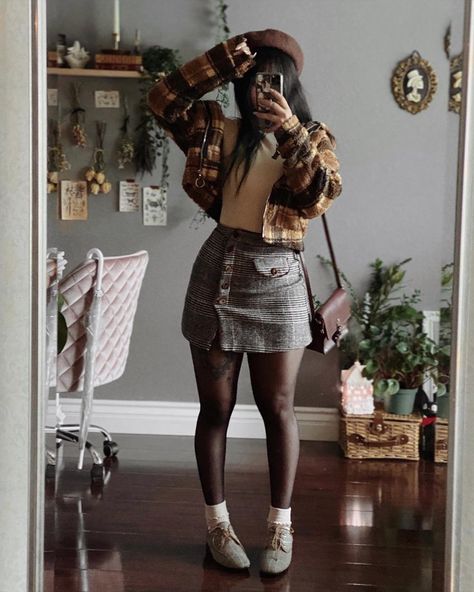 Soft Masculine Aesthetic Women, Midzise Fashion, Yellow Plaid Skirt Outfit, Unique Fall Outfits, Witch Outfit Modern, Mid Size Alternative Fashion, Fall Witchy Outfits, Halloween Aesthetic Outfits, Fall Boho Outfits