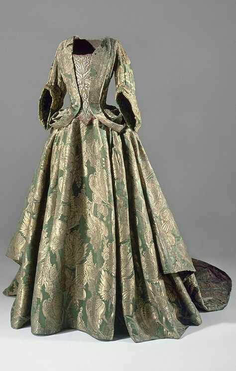 This dress is known as the Valdemar Slot Gown. The fabric is moss green silk brocade with real gold threads, dating from 1695-1700 1700 Fashion, 17th Century Fashion, Green Silk Dresses, 18th Century Clothing, 18th Century Fashion, Old Dresses, Century Clothing, Antique Dress, Retro Mode