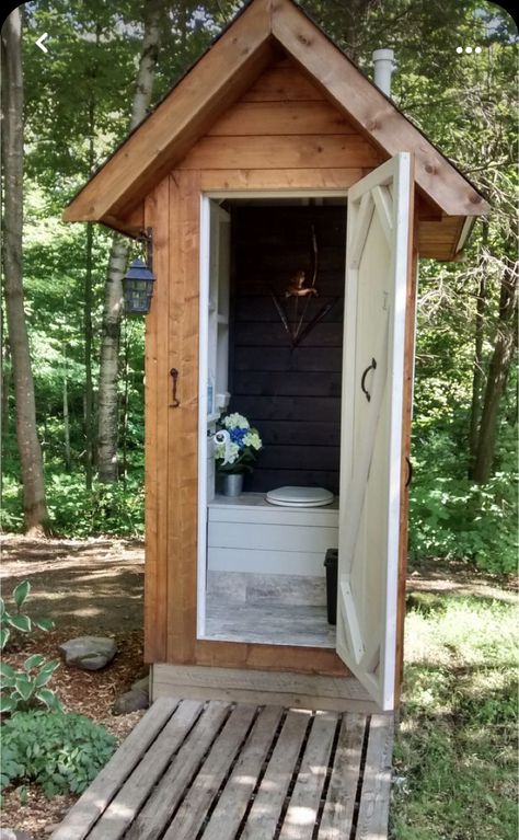 Outdoor Toilet Ideas, Garden Toilet, Outhouse Bathroom, Outside Toilet, Out Houses, Simple Deck, Blue Deck, Outdoor Bathroom Design, Outdoor Toilet