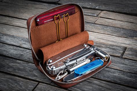 EDC Wallet - Perfect For Carrying Everyday Essentials | Galen Leather Everyday Carry Tools, Everyday Carry Bag, Edc Wallet, Pen Set Gift, Money Clip Wallet, Zipper Wallet, Crazy Horse, Pocket Size, Handmade Leather