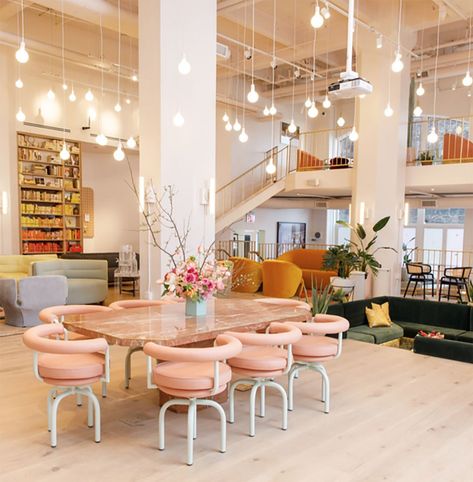 Pink Chairs, Coworking Space Design, Office Space Corporate, Interior Design Minimalist, Cool Office Space, Corporate Office Decor, Country House Interior, Community Space, Design Apartment