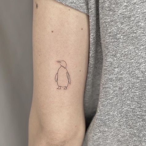 Nan Tattoo, Eye Lash Tattoo, Worst Tattoos, Pineapple Tattoo, Penguin Tattoo, Traditional Tattoo Designs, Gentoo Penguin, M Tattoos, Penguin Design