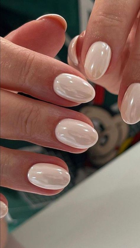 Short Oval Nails, Oval Nails Designs, White Chrome Nails, Blue Chrome Nails, Pink Chrome Nails, Simple Fall Nails, Chrome Nails Designs, Nagellack Trends, Milky Nails