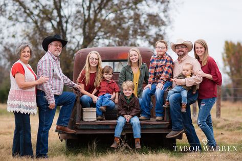 http://photosbytabor.com Large Family Pictures, Family Photo Shoots, Winter Family Photography, Family Christmas Pictures Outfits, Christmas Pictures Outfits, Fall Family Session, Tulsa Wedding, Autumn Family Photography, Big Family Photos