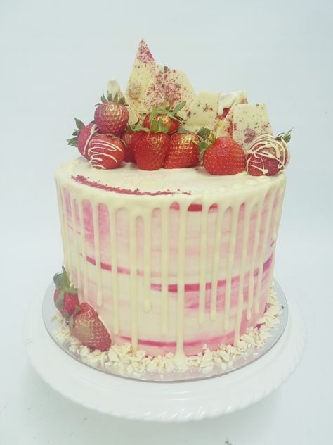 Strawberry dripcake Strawberry Anniversary Cake, Strawberry Drip Cake, Cake 21st Birthday, Womens Birthday, Celebration Cake, Drip Cake, Drip Cakes, 15th Birthday, Anniversary Cake