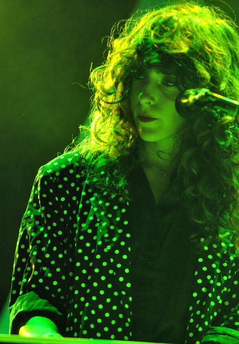 Beach House Music, Victoria Legrand, Beach House Wallpaper, Natasha Lyonne, Dream Pop, Music People, Female Singers, House Music, Fashion Face