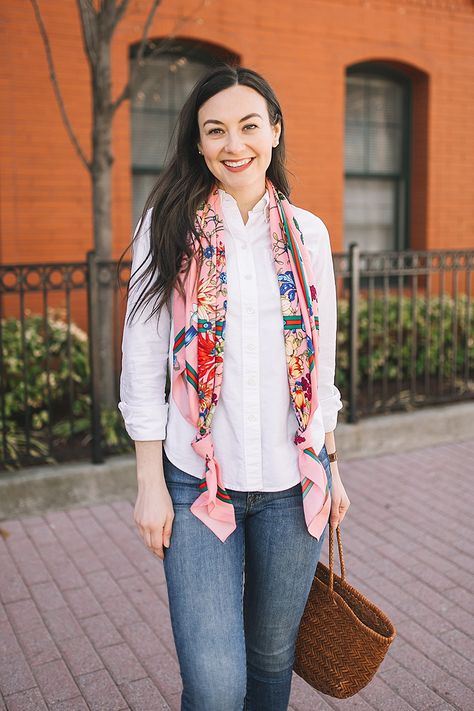 College Shirt Outfit, Floral Scarf Outfit, Carly Heitlinger, Spring Scarf Outfit, Scarf Outfit Summer, Carly The Prepster, Scarf Outfits, Scarf Packaging, Simpul Pita