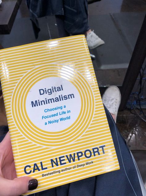 Digital Minimalism Book, Digital Minimalism Cal Newport, Books About Minimalism, Books On Minimalism, Deep Work Cal Newport, Deep Work Book, Minimalism Books, Cal Newport, Books Wishlist