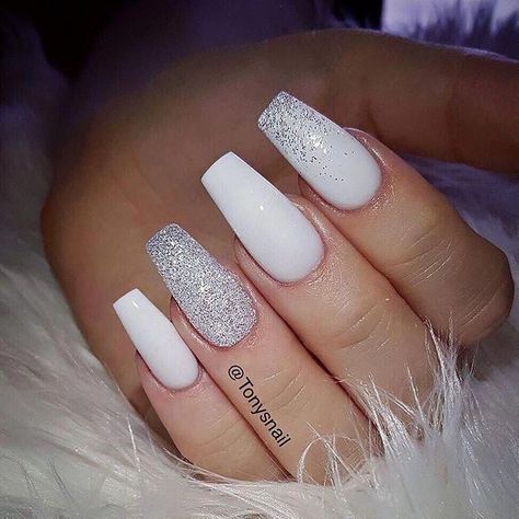 Nail Art Blanc, White Coffin Nails, White Glitter Nails, Matte Nails Design, White Acrylic Nails, White Nail Art, Classy Acrylic Nails, White Nail Designs, Black Nail Designs