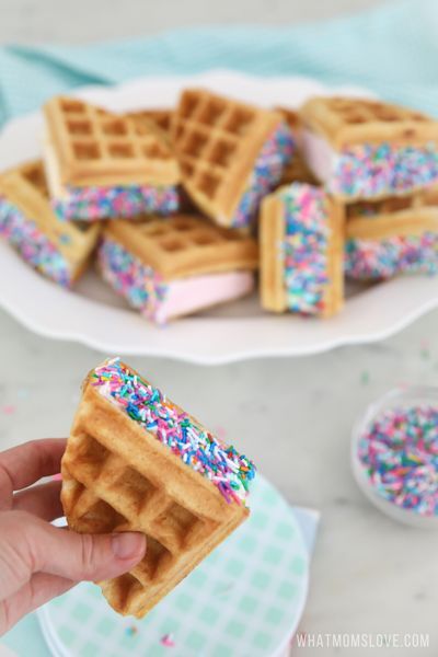 Kids Desserts, Waffle Ice Cream Sandwich, Easy Ice Cream Sandwiches, Homemade Waffle, Crazy Laura, Ice Cream Sandwiches Recipe, Supply Organization, Ice Cream Sandwich Cake, Foods Ideas