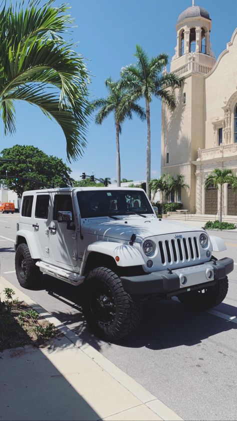 White Jeep Wrangler 2023, White Lifted Jeep Wrangler, White Jeep Rubicon Aesthetic, Jeep Wrangler Vision Board, Jeep Truck Aesthetic, White Jeep Beach, Jeep Wrangler White Aesthetic, White Keep Wrangler Aesthetic, Dream Jeep Wrangler