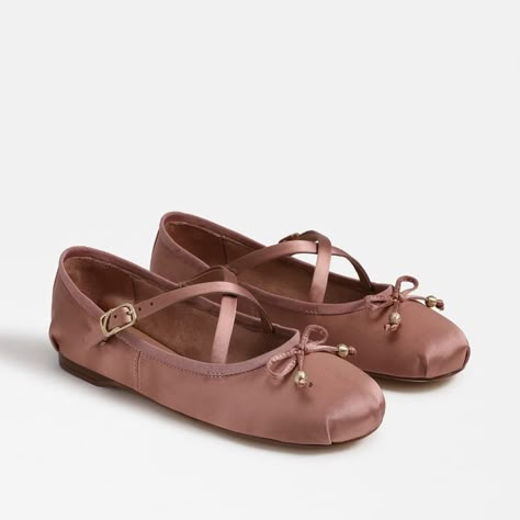 Ballet Flats Outfit, Flats Outfit, Heels Online, Trending Boots, Platform Loafers, Womens Ballet Flats, Buckle Boots, Women's Flats, Sandals For Sale