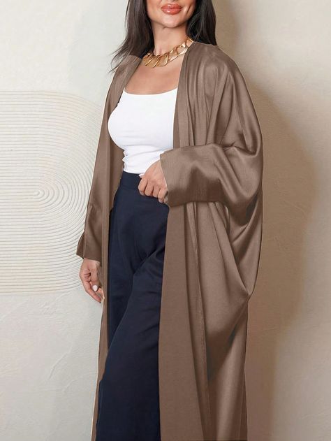 Open Abaya Outfit, Abaya Cardigan, Batwing Sleeve Pattern, Mode Abayas, Uni Fits, Dress With Kimono, Casual Abaya, Stylish Winter Coats, Abaya Outfit