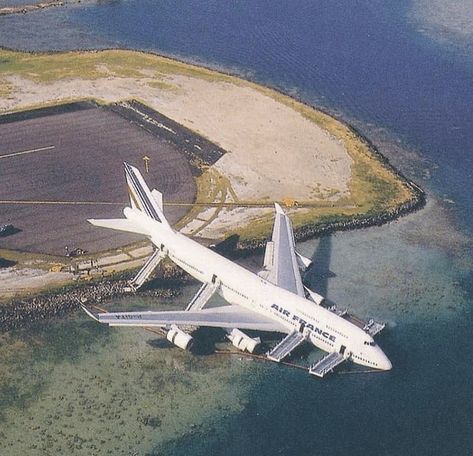 Papeete Tahiti, Boeing Planes, Boeing 747 400, Aviation World, Boeing Aircraft, Fear Of Flying, Vintage Airlines, Boeing 747 200, Aircraft Art