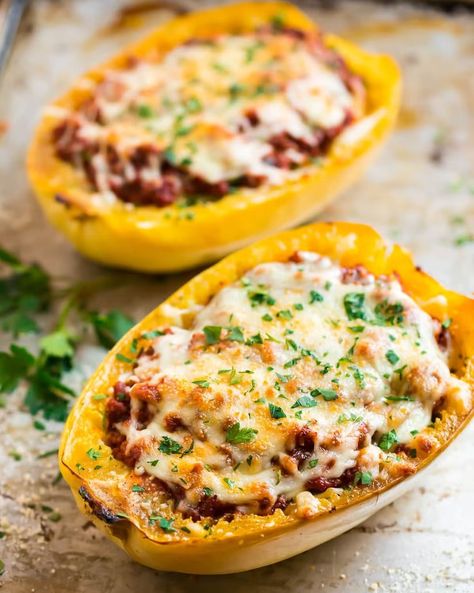 spaghetti squash lasagna Recipes Spaghetti Squash, Baked Spaghetti Squash Recipes, Recipes With Ground Turkey, Best Spaghetti Squash Recipes, Spaghetti Squash Boat, Recipes Spaghetti, Spaghetti Squash Lasagna, Braised Chicken Breast, Baked Spaghetti Recipe