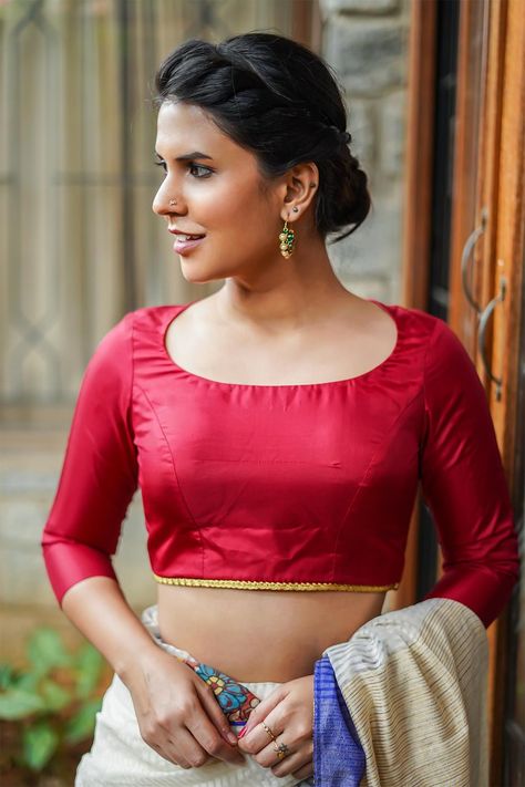 Blouses Saree, Tie Back Blouse, Designer Blouses Online, House Of Blouse, Blouse Necklines, Saree Blouse Neck Designs, Maroon Blouse, Sari Blouse Designs, Saree Blouse Patterns