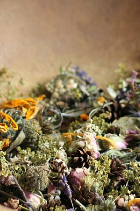 You can easily make beautiful potpourri with flowers from your backyard or some that you purchase. Learn more about this easy way to create something beautiful and fragrant for your home. Dried Flower Potpourri, Make Potpourri, How To Make Potpourri, Diy Potpourri, Herb Gifts, Dried Potpourri, Homemade Potpourri, Potpourri Recipes, Beautiful Outdoor Living Spaces