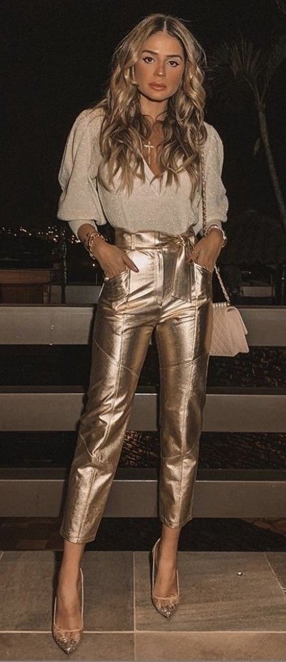 Gold Pants Outfit Parties, Crushed Velvet Pants Outfit, Gold Trousers Outfit, Gold Jeans Outfit, Gold Pants Outfit, Gold Trousers, Velvet Pants Outfit, Silver Metallic Shoes, Metallic Trousers