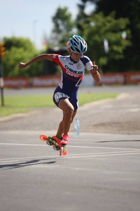 Inline Speed Skating. Rosario, Argentina 2014. Rollerblading Aesthetic, Inline Speed Skating, Inline Speed Skates, Roller Blades, Speed Skating, Speed Skates, Boy Best Friend Pictures, Inline Skates, Inline Skate