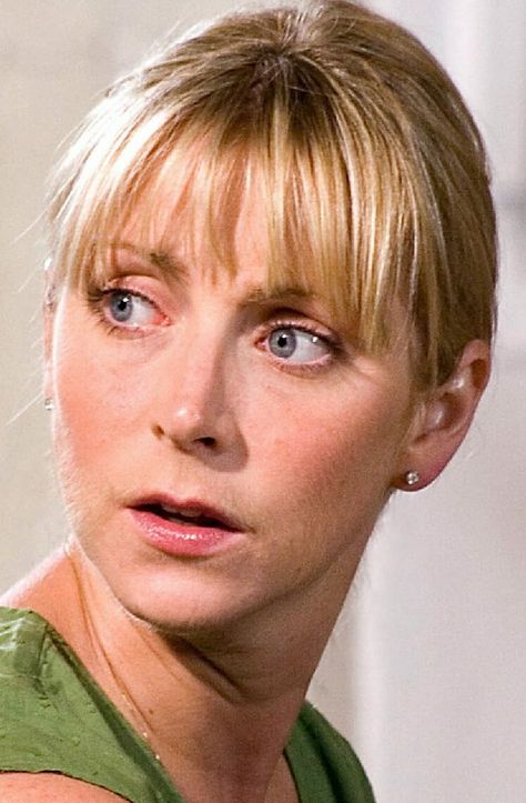 Discover the complete biography of English actress Laura Howard, best known for her role in "Midsomer Murders." Learn about her age, career, family, and current projects. Laura Howard, Midsomer Murders, English Actresses, British Actresses, Movies Showing, Acting, Career, Actresses, Tv