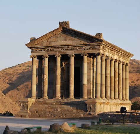 Temple of Garni. Architecture Antique, Europa Park, Iran Travel, Roman Architecture, Africa Do Sul, Roman History, Classical Architecture, Ancient Architecture, Ancient Ruins