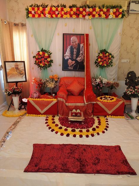 Satsang Decoration At Home, Guruji Satsang Decoration At Home, Satsang Decoration, Temple India, Guru Pics, Flower Rangoli, Photo Decor, Frame Decor, Temple