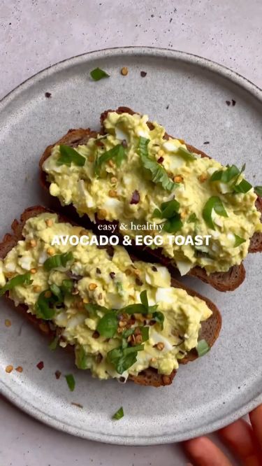 Healthy Egg Avocado Salad on Toast High Protein Meals With Avocado, High Protein Healthy Meals Easy, Healthy Breakfast Recipes Avocado, Protein Based Meals Recipes, Protein Loaded Snacks, Avocado Egg Salad Toast, Healthy Food Ideas Protein, Eggs With Avocado Breakfast, Eggs Healthy Recipes