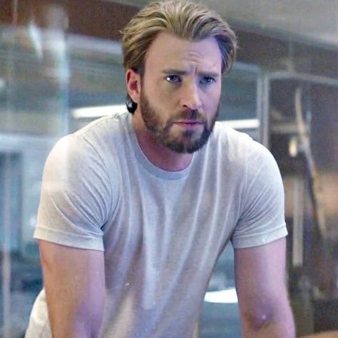 Perfect hair perfect beard  2019: Captain Marvel post credit scene. Chris Evans Characters, Male Tv Characters, Chris Evans Endgame, Captain America Endgame, Hydra Steve, Avengers Black Widow, Christopher Robert Evans, Toni Stark, Christopher Evans