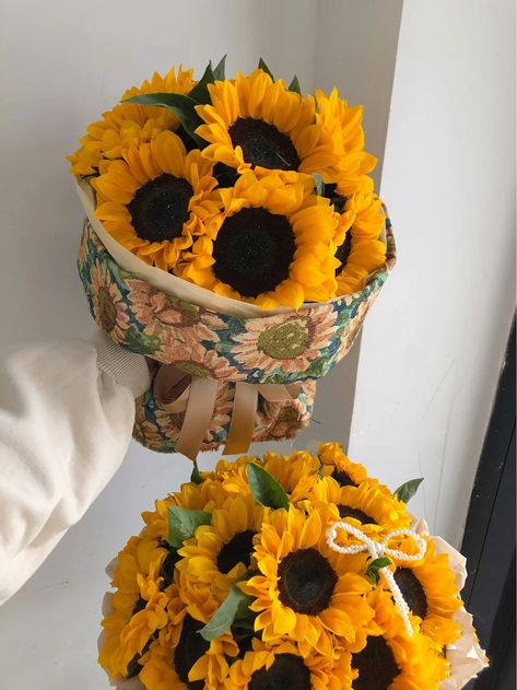 Sun Flower Bouquet Gift, Dried Flowers Aesthetic Bouquet, Dried Flowers Aesthetic, Aesthetic Bouquet, Flower Bouquet Gift, Flower Wrapping, Flower Bouquet Diy, Flower Box Gift, Boquette Flowers